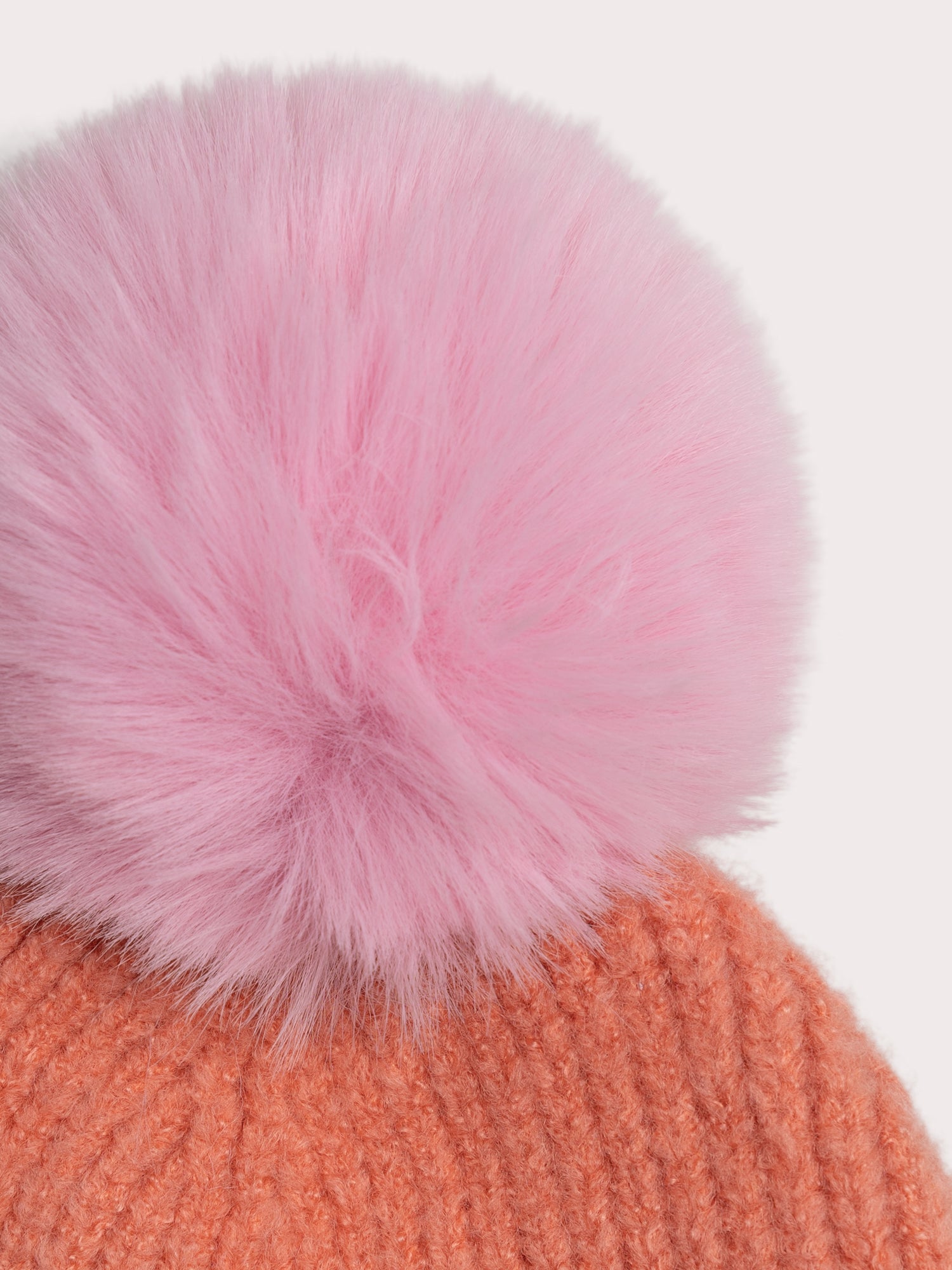 Chapéu bicolor com pom-pom para meninas