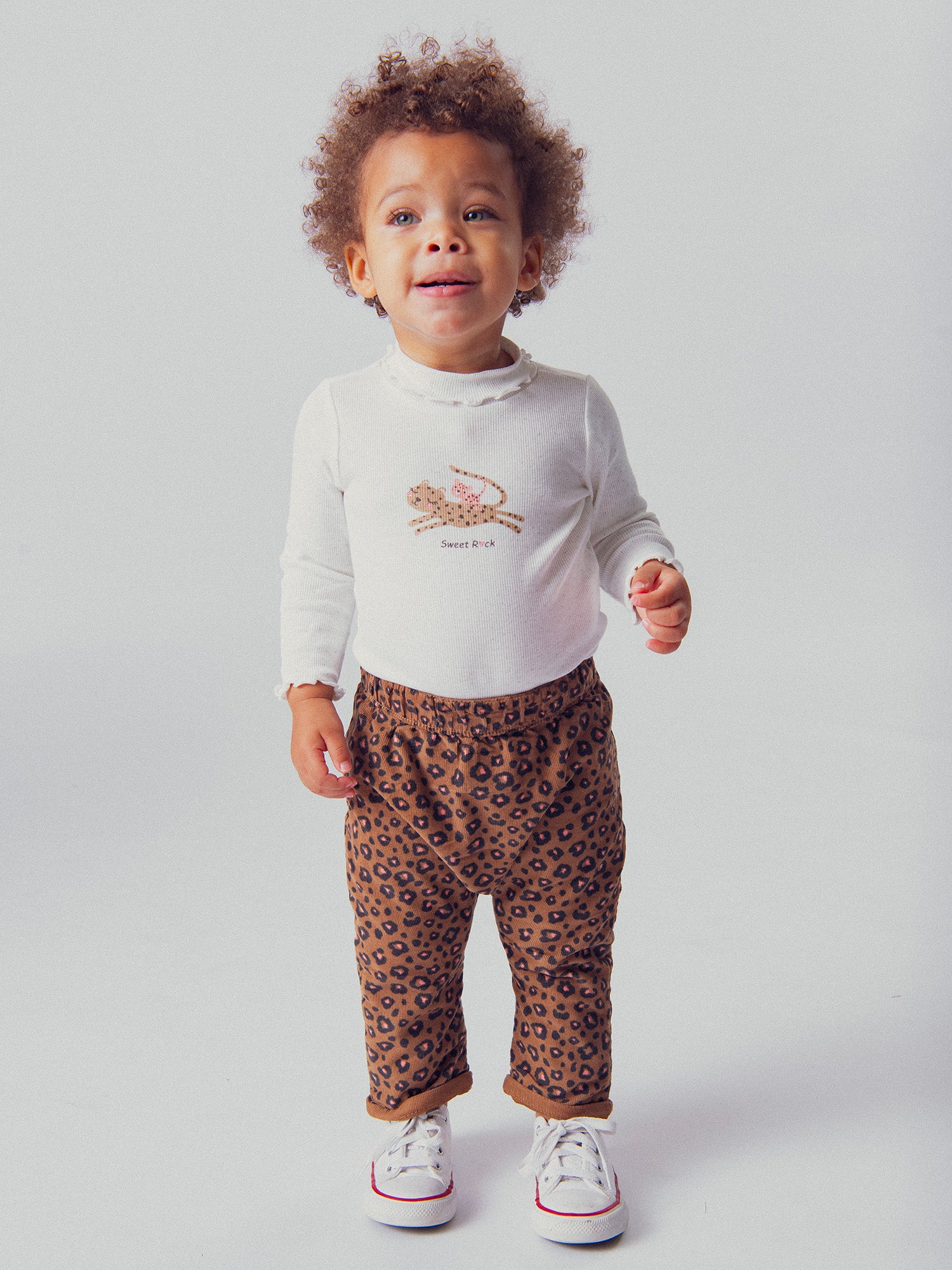 Calças leopardo reversíveis para menina