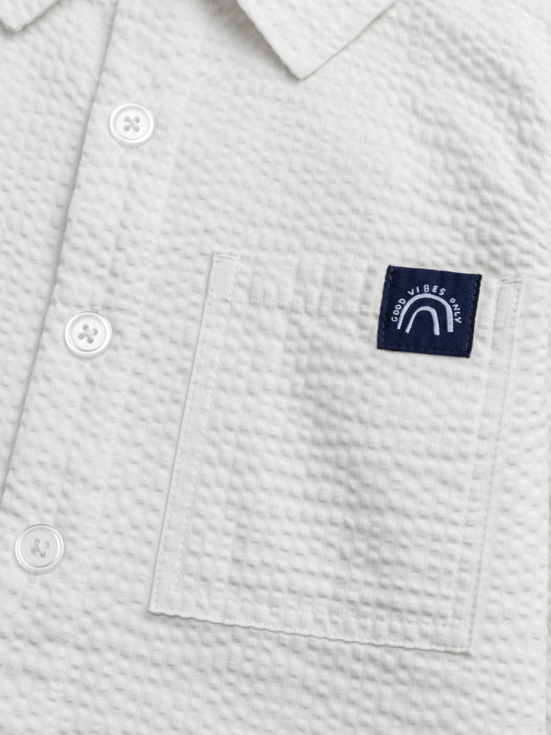 Camisa Texturizada Branca Offset com Bolsos para Meninos