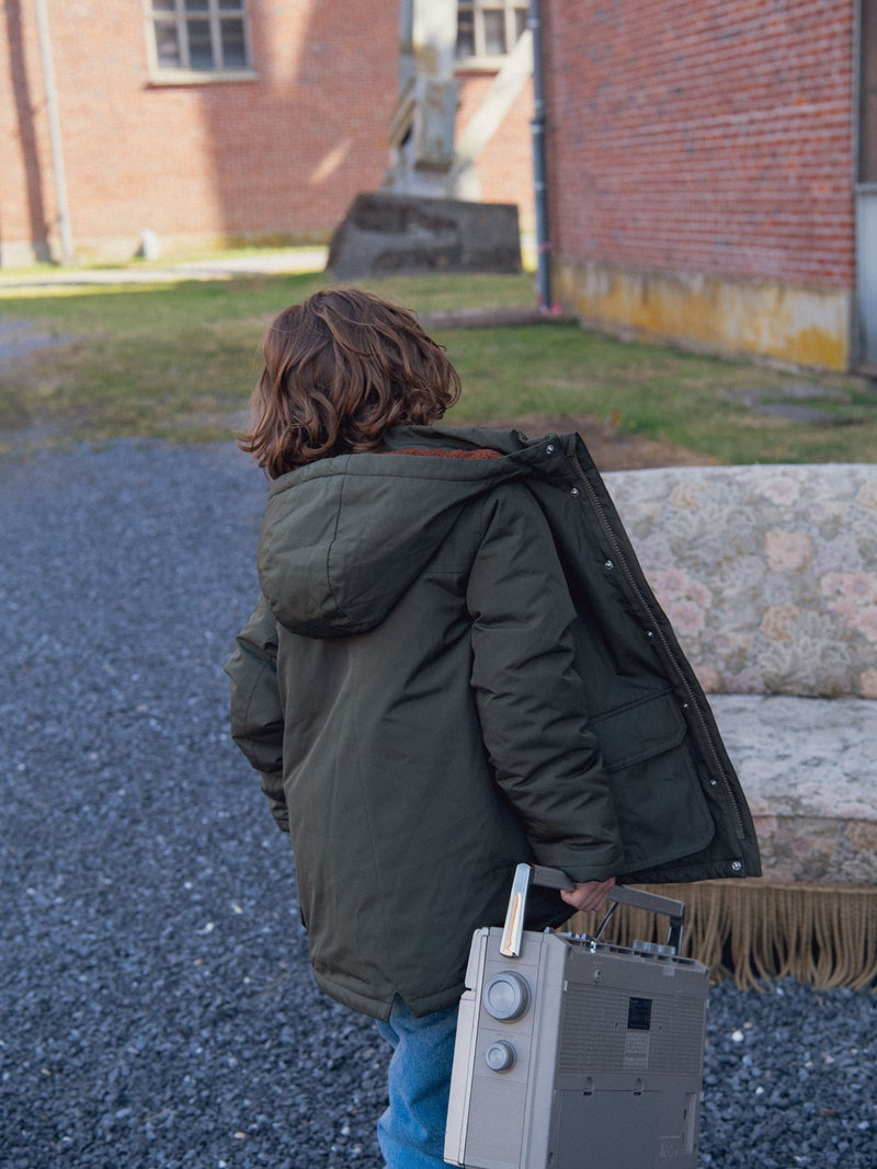 Parka verde forrada em sherpa para meninos