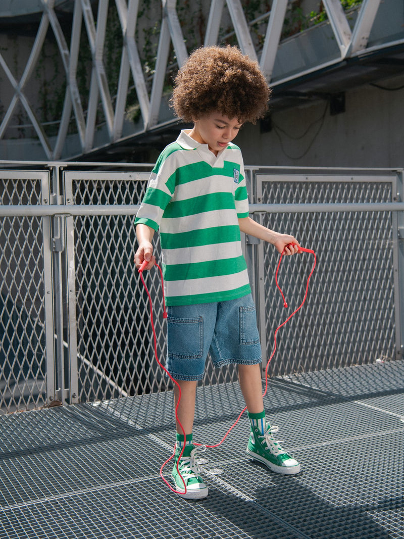 T-shirt polo ecru com riscas verdes para menino