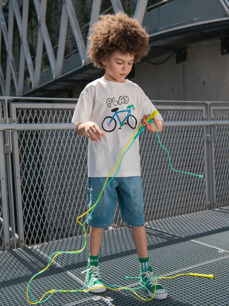 T-shirt ecru com animação de bicicleta para rapazes