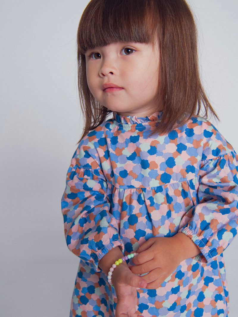 Vestido estampado com gola de volantes para menina
