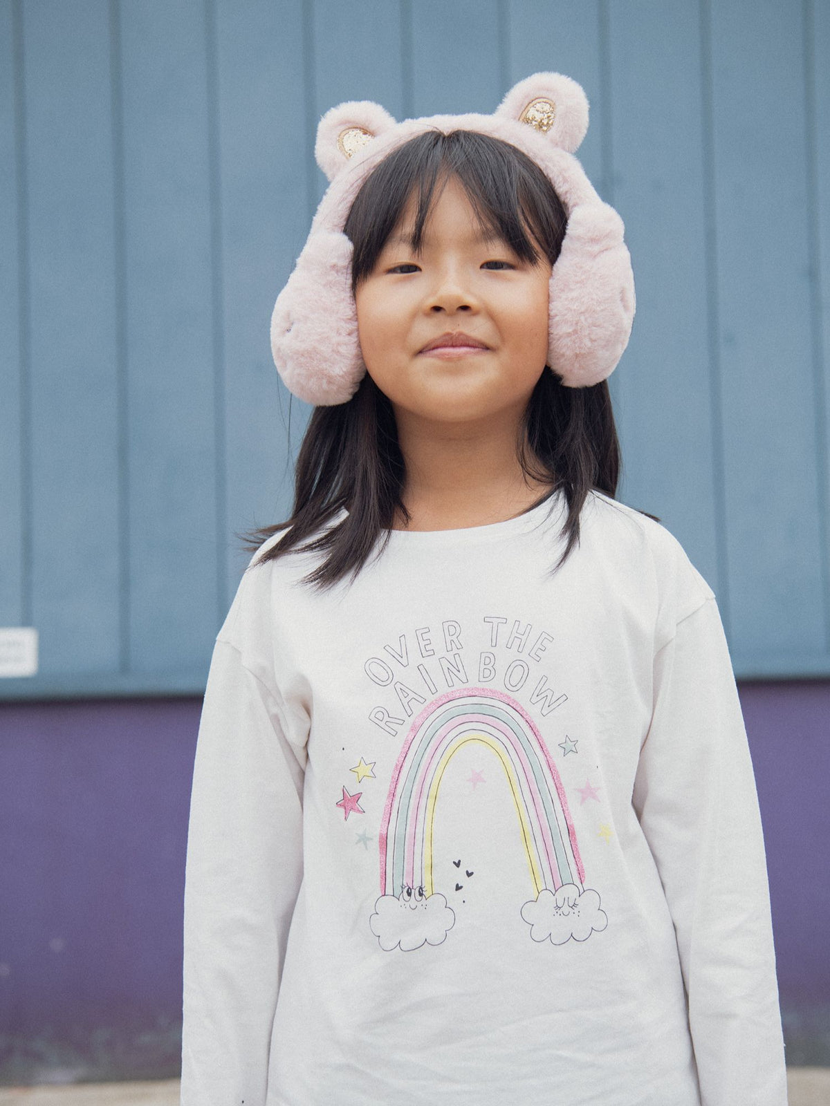 Camiseta de animação de arco-íris em marfim para meninas