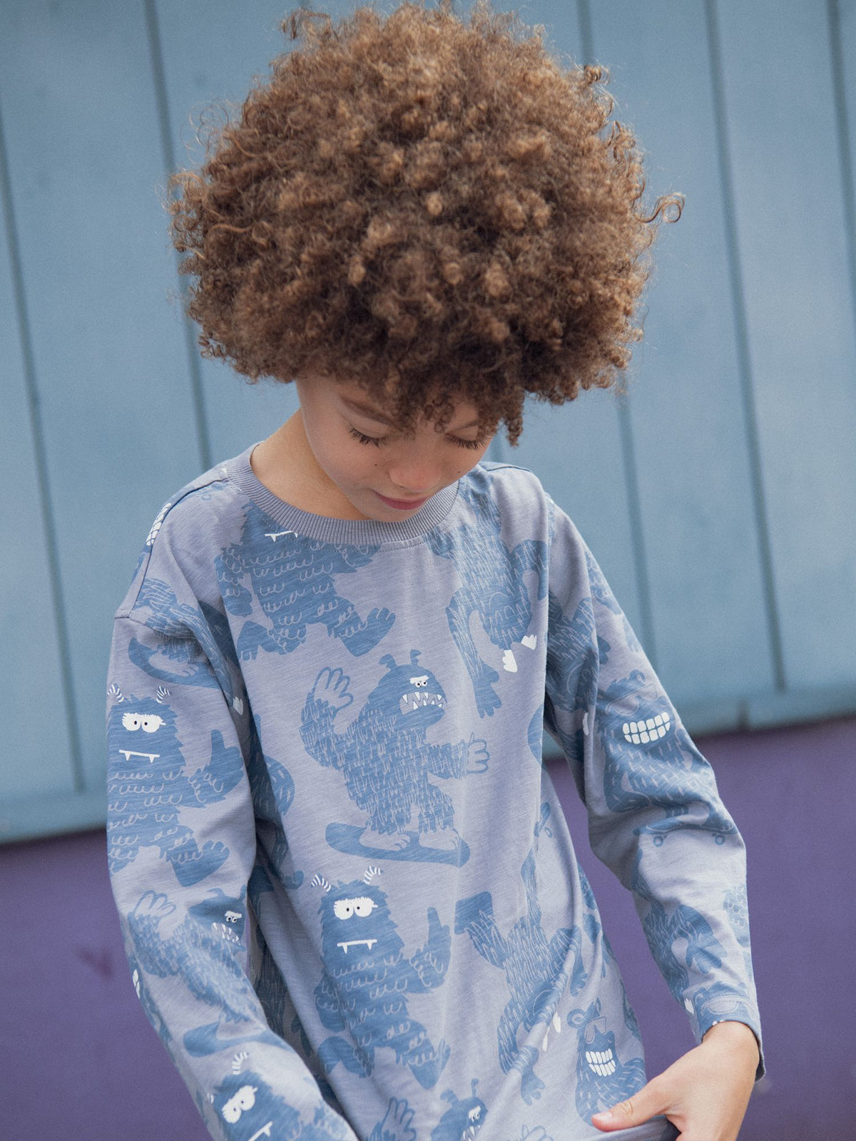 T-shirt de mangas longas azul com estampa de yetis para rapazes