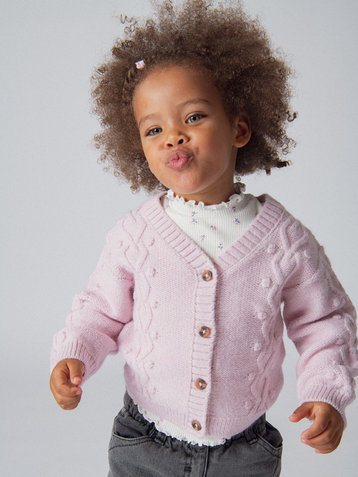 Cardigan de malha torcida rosa para menina