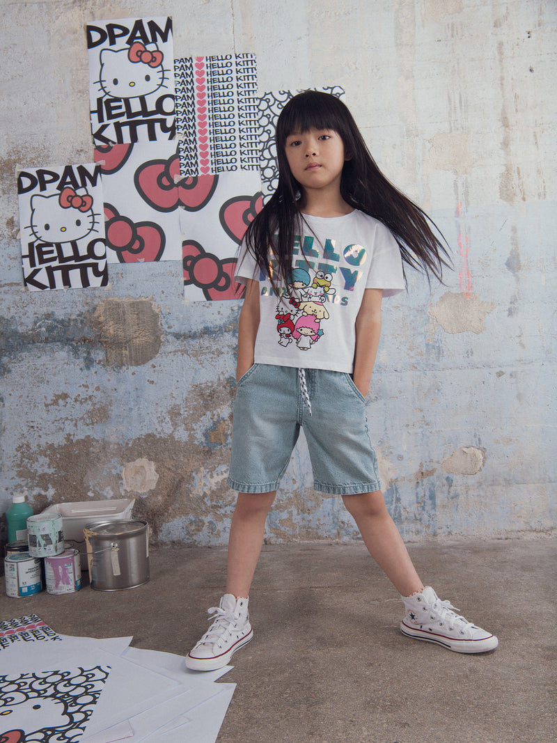 T-shirt branca com Hello Kitty e amigos