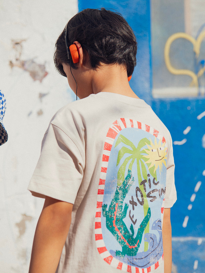 t-shirt-bege-com-animação-exótica-do-sol-para-meninos