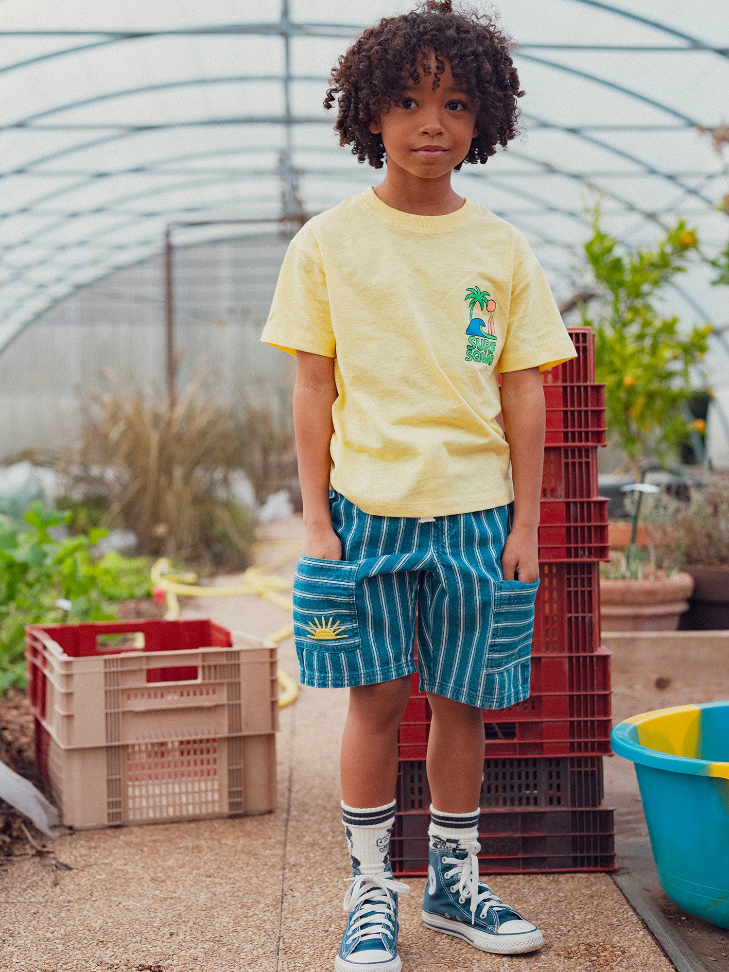 T-shirt jaune à animation surf pour garçon