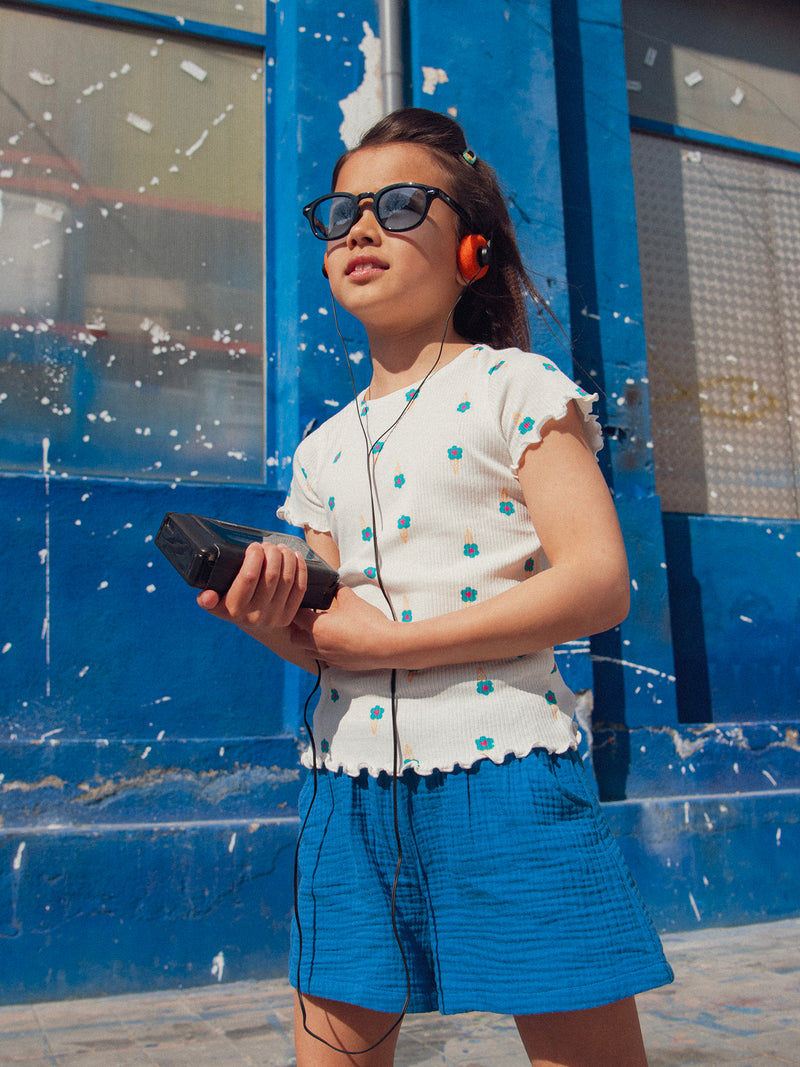 T-shirt de algodão ecru com impressão de flores de gelo para menina