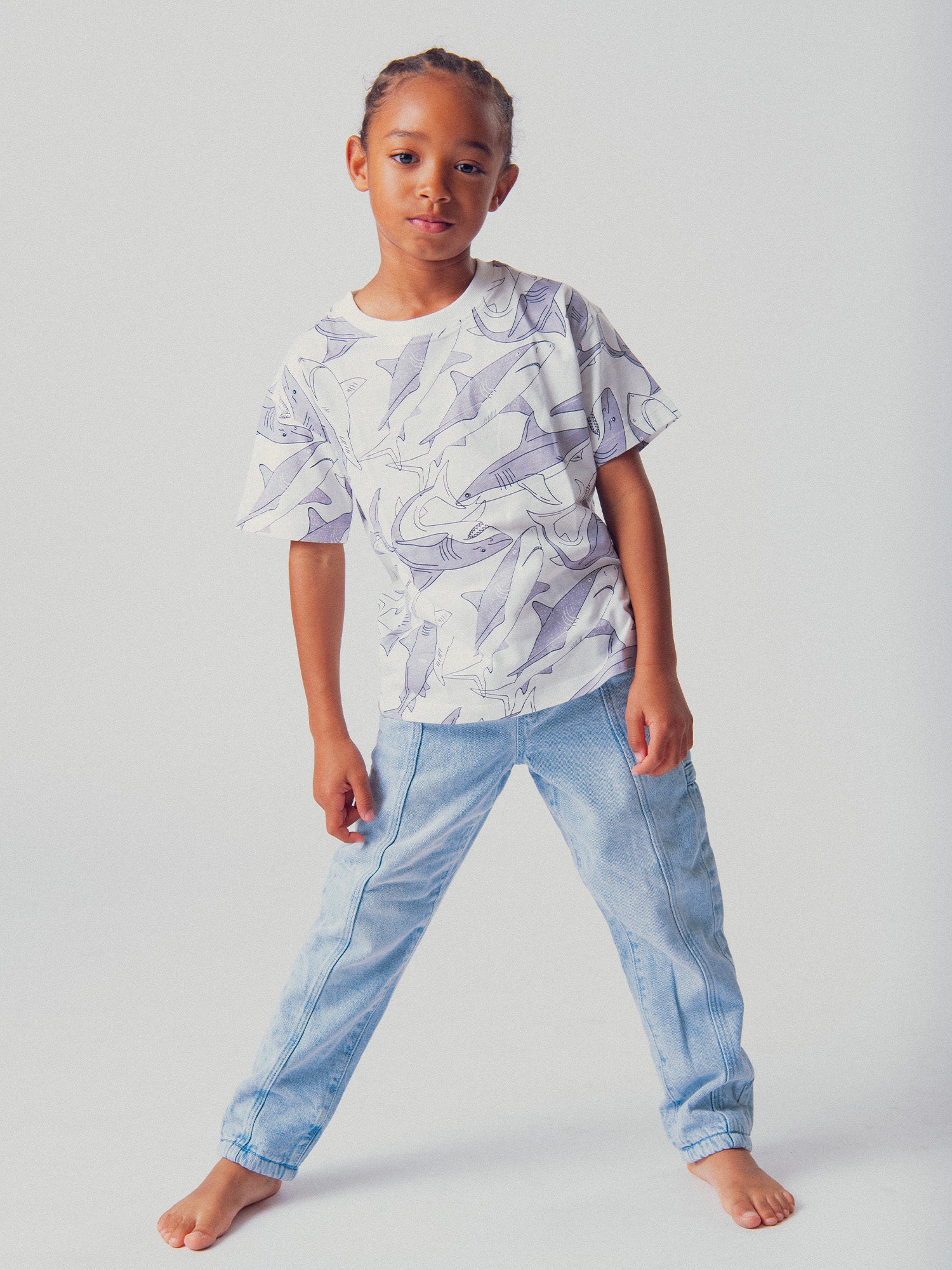 T-shirt ecru de mangas curtas com estampa de tubarões para meninos