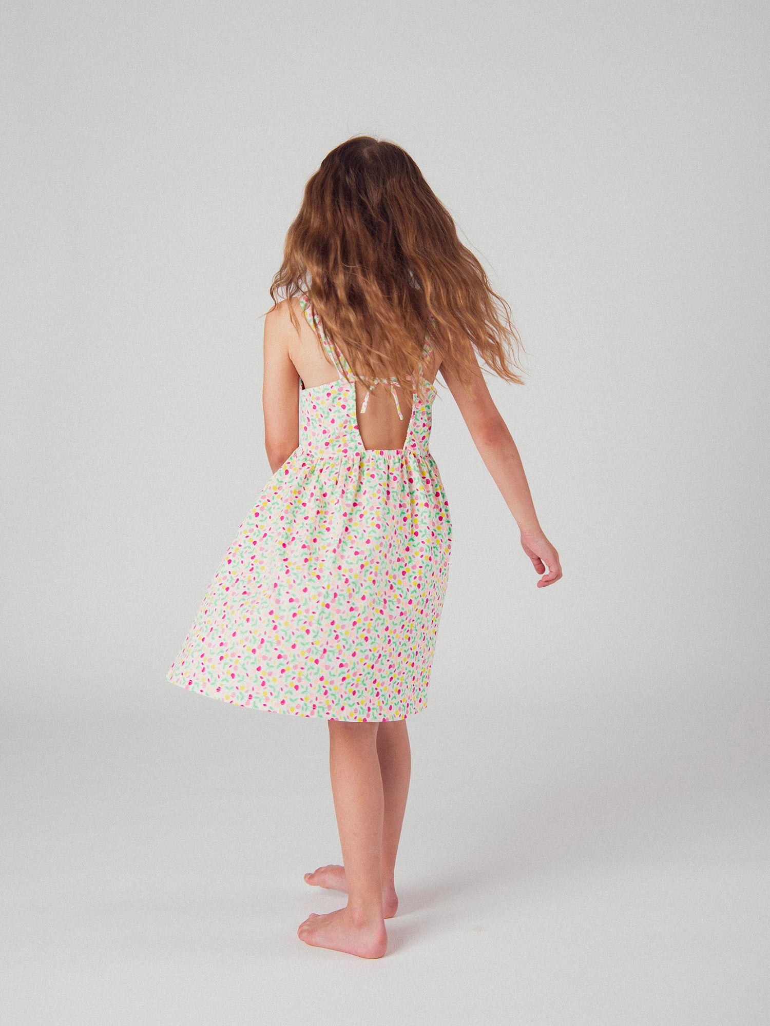 Robe à bretelles imprimé cerises colorées pour fille