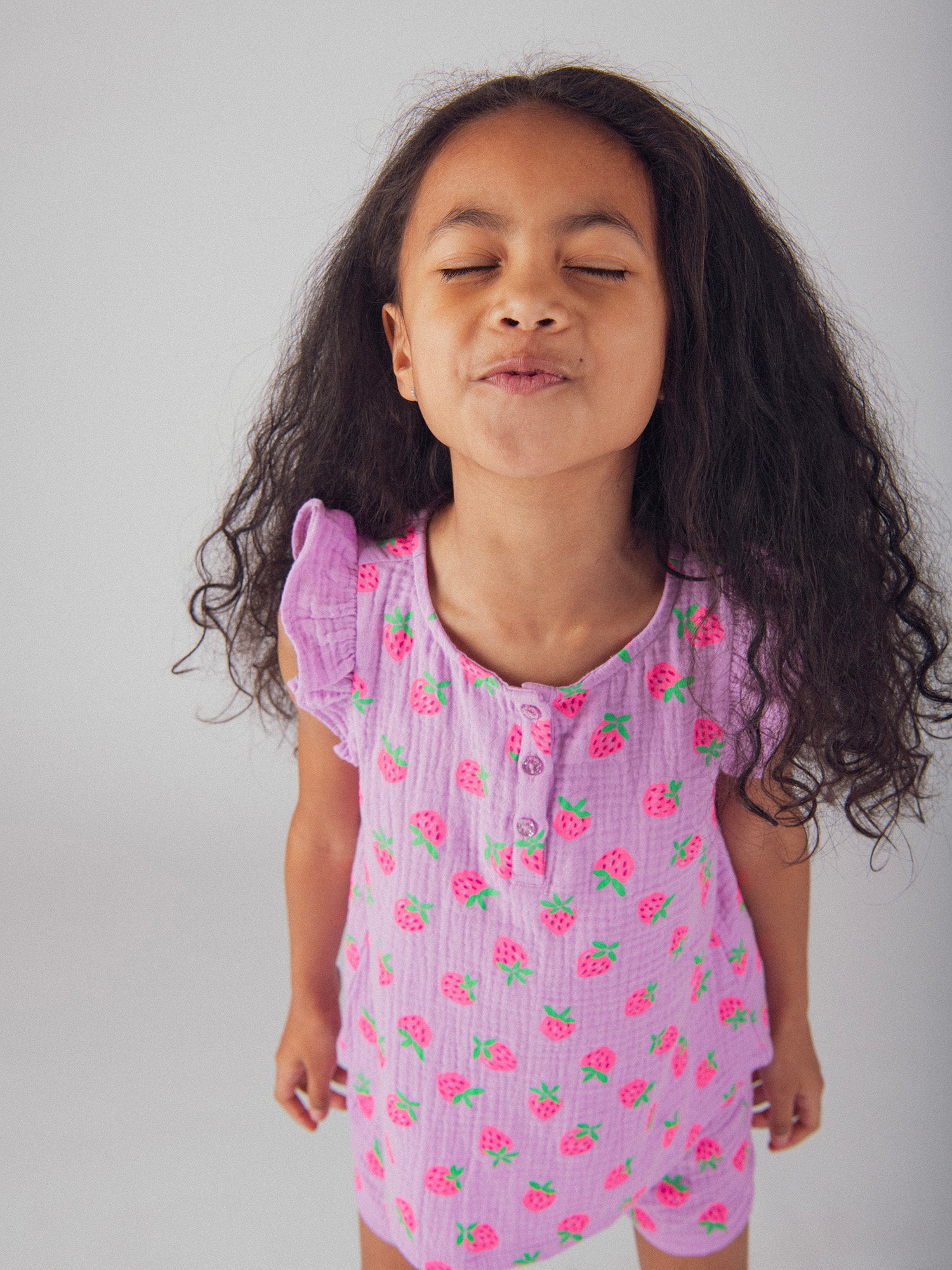 Pijama curto roxo impresso "Morango Gourmet" para meninas