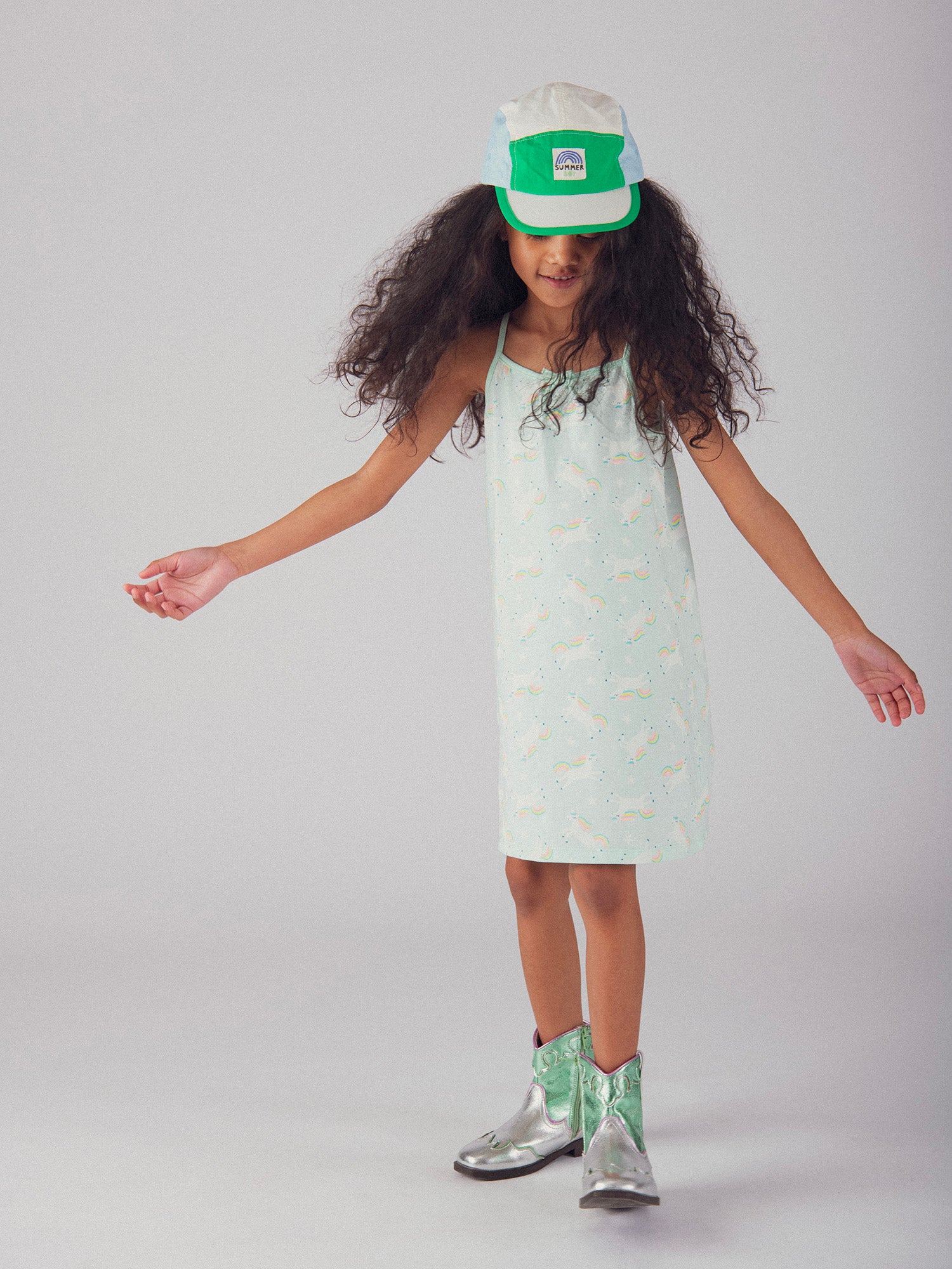 Camisola de noite fosforescente impressa com "Unicórnios Mágicos" para menina