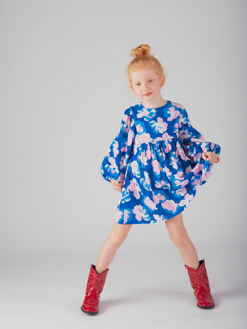 Vestido azul com estampado floral para meninas