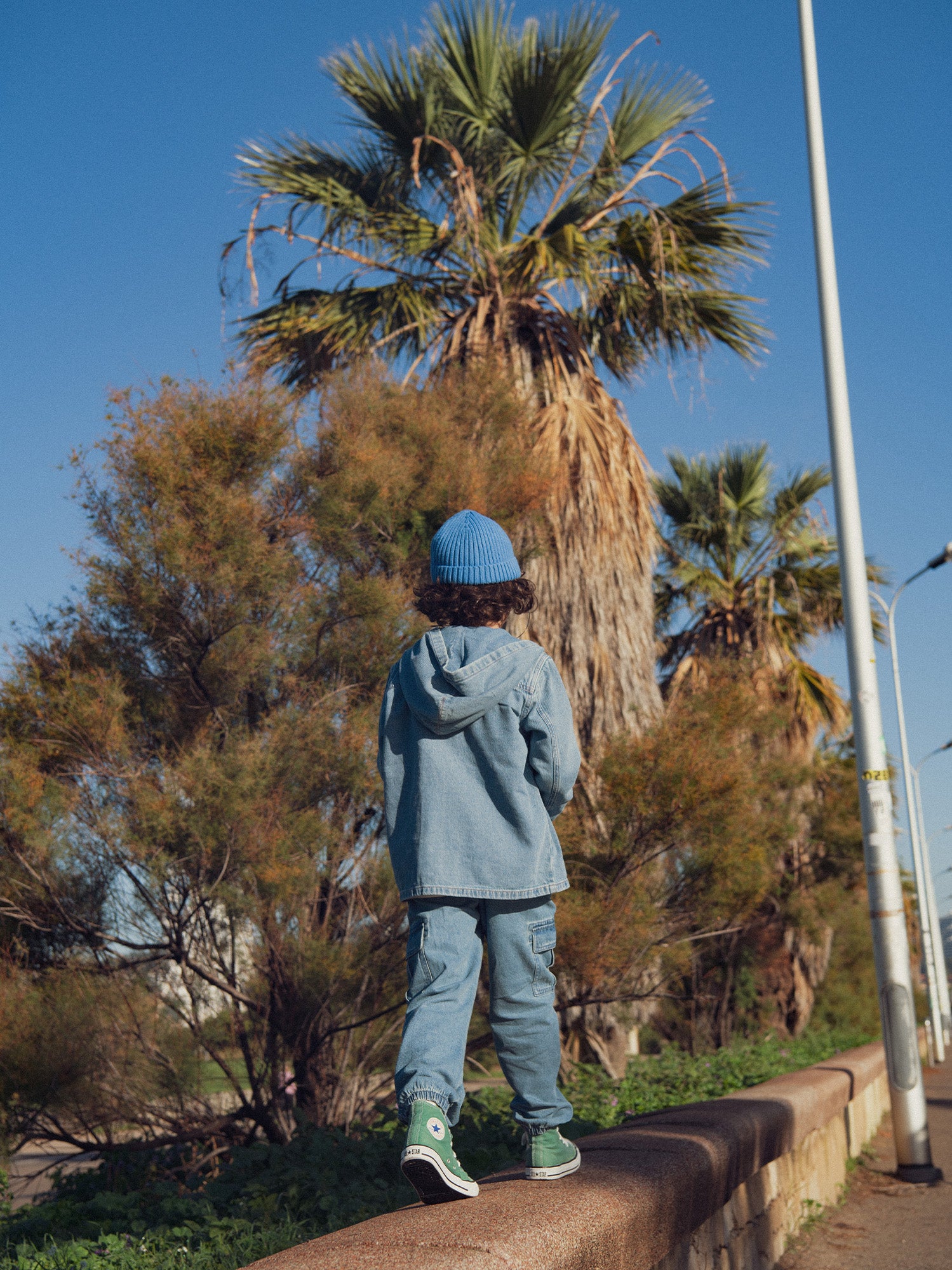 Calças cargo em denim para meninos