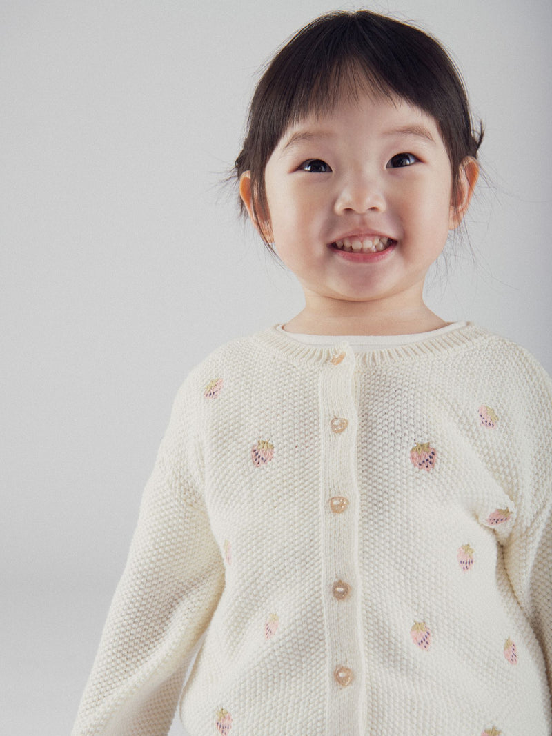 Cardigan em tricô ecru com broderia de morango para bebé menina