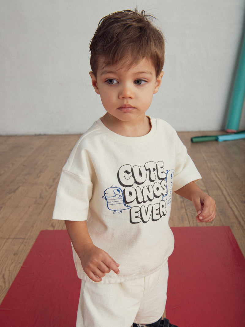 Conjunto de t-shirt e calções "Cute Dinos" para menino