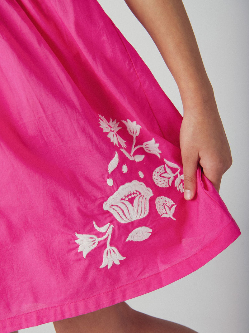Vestido rosa com bordados florais para meninas