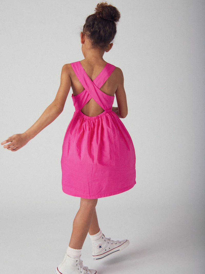 Vestido rosa com bordados florais para meninas