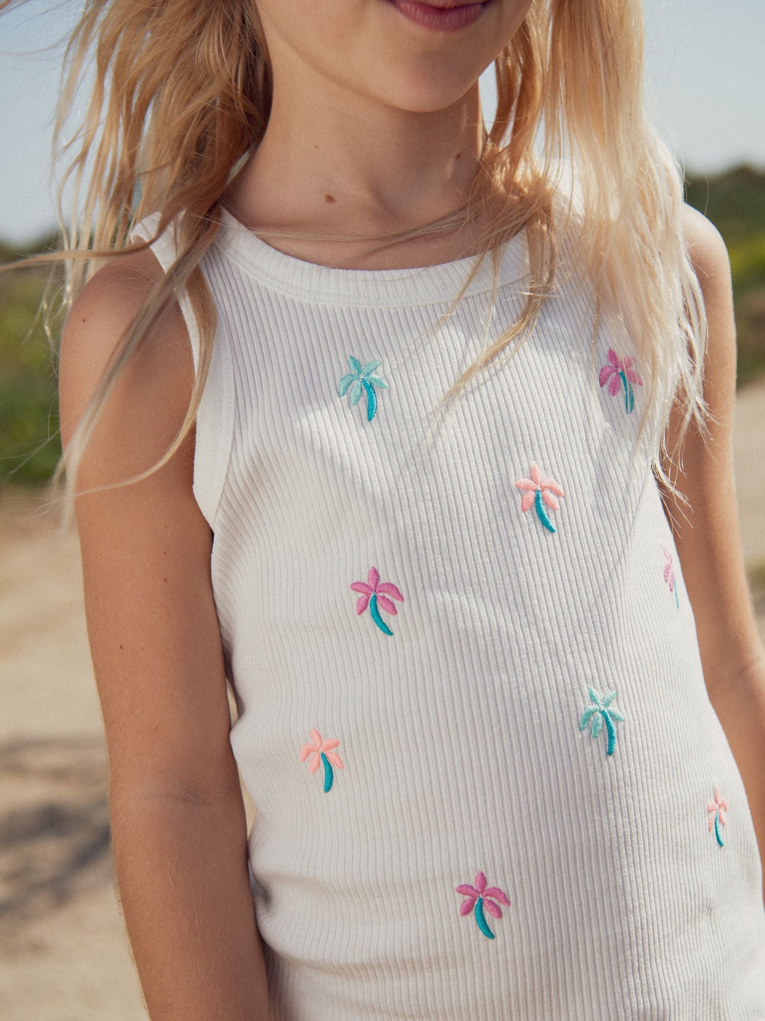 Débardeur écru en côte à broderies palmiers pour fille