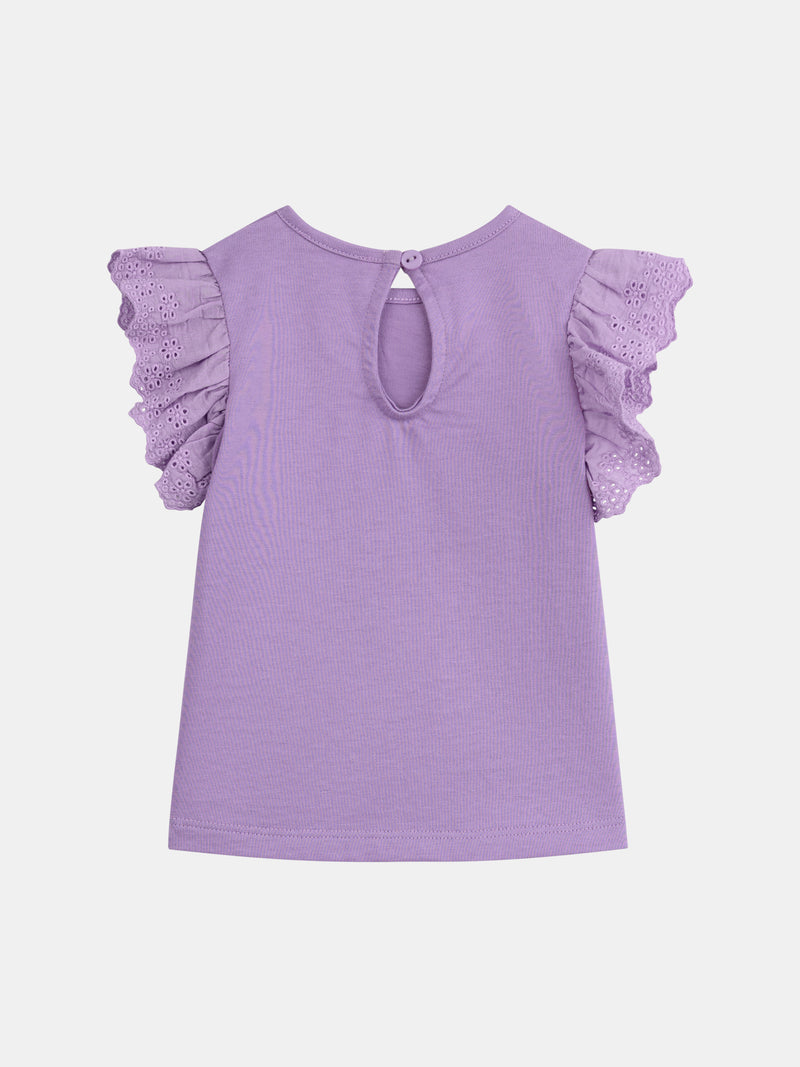 T-shirt roxa com mangas volantes e bordadas para menina