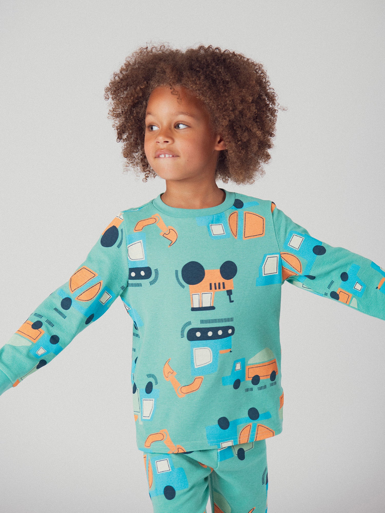 O pijama verde de 2 peças com estampa "Canteiro" para bebé menino