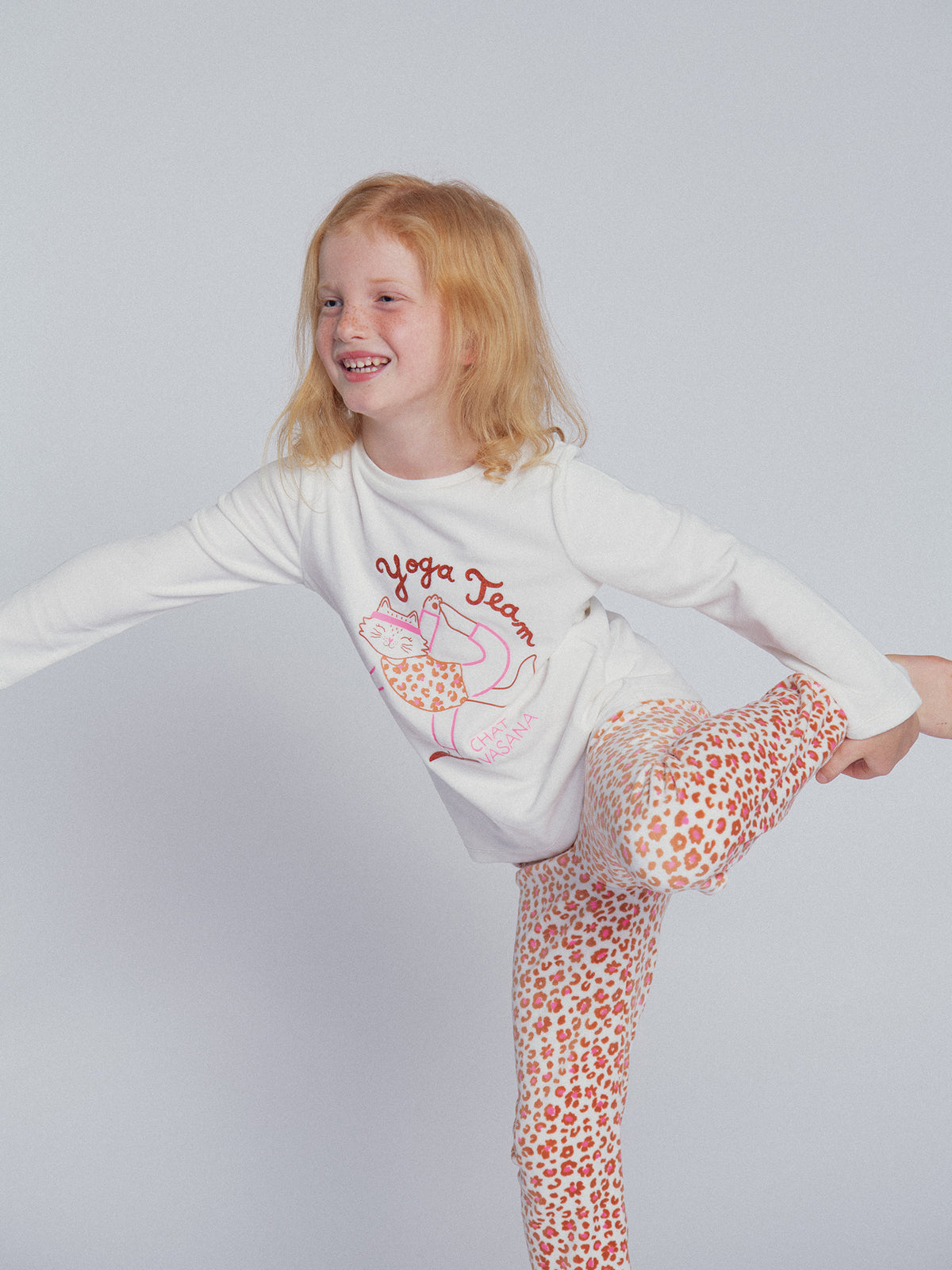 Pijama ecru e rosa em veludo "Cat Yoga Team" para menina