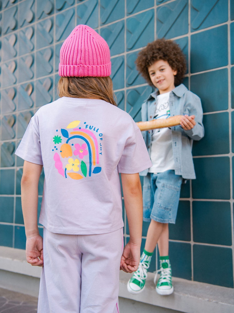 T-shirt roxa com animação floral para menina
