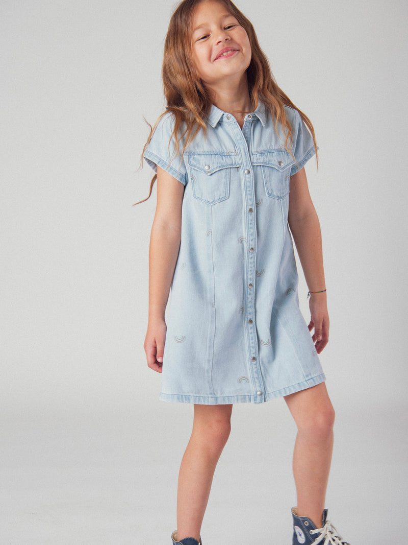 Vestido de denim azul claro com estampado de arco-íris para meninas