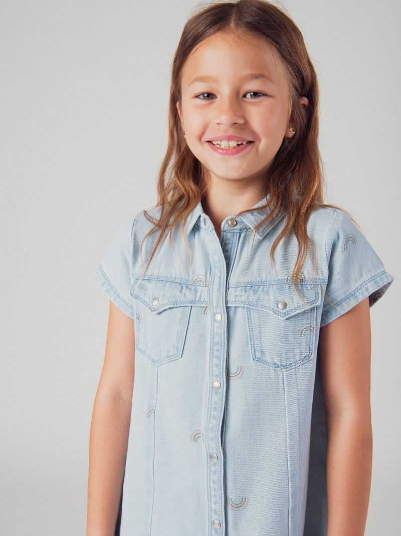 Vestido de denim azul claro com estampado de arco-íris para meninas