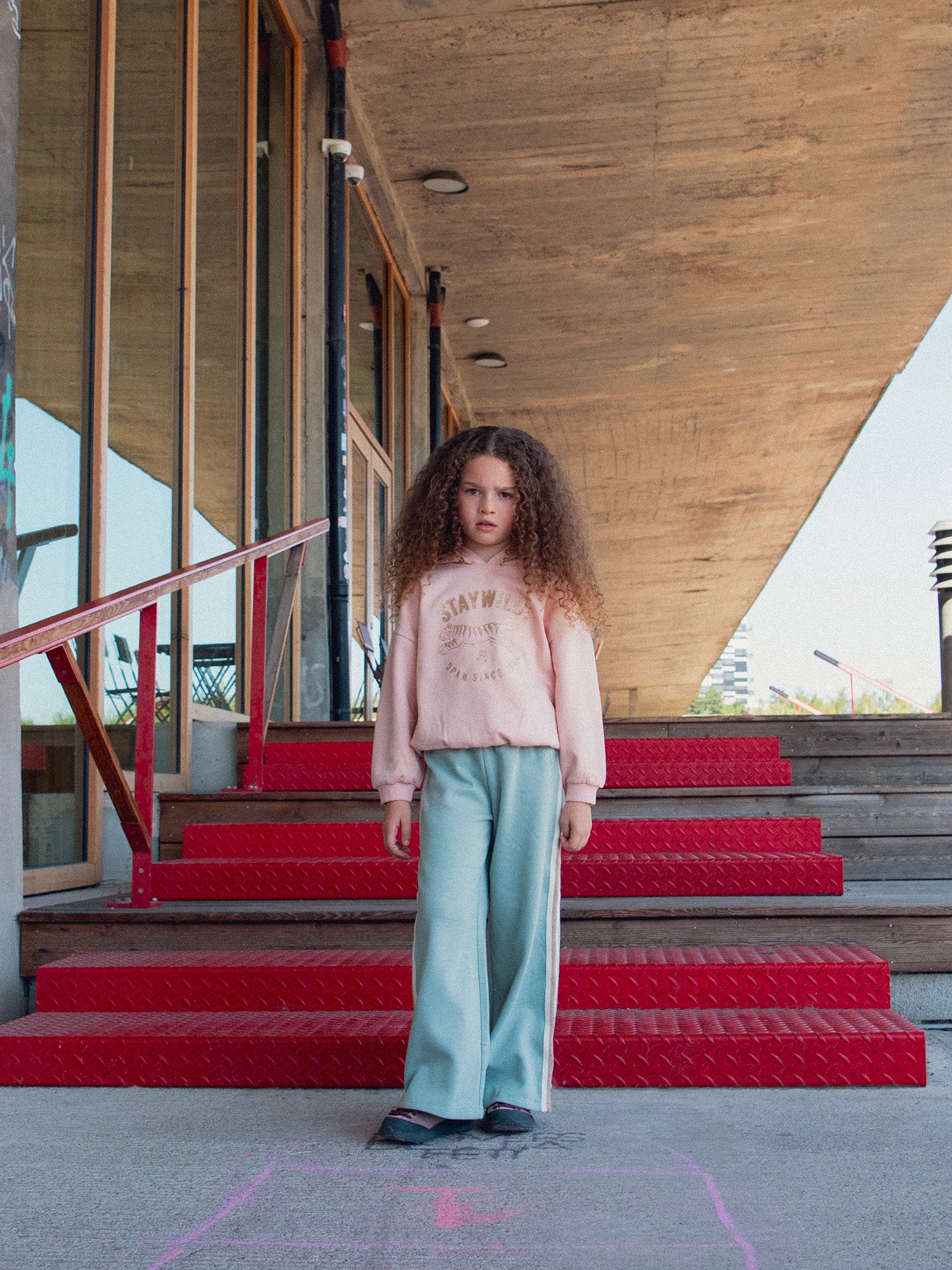 Sweatshirt rosa com capuz e animação de tigre para meninas