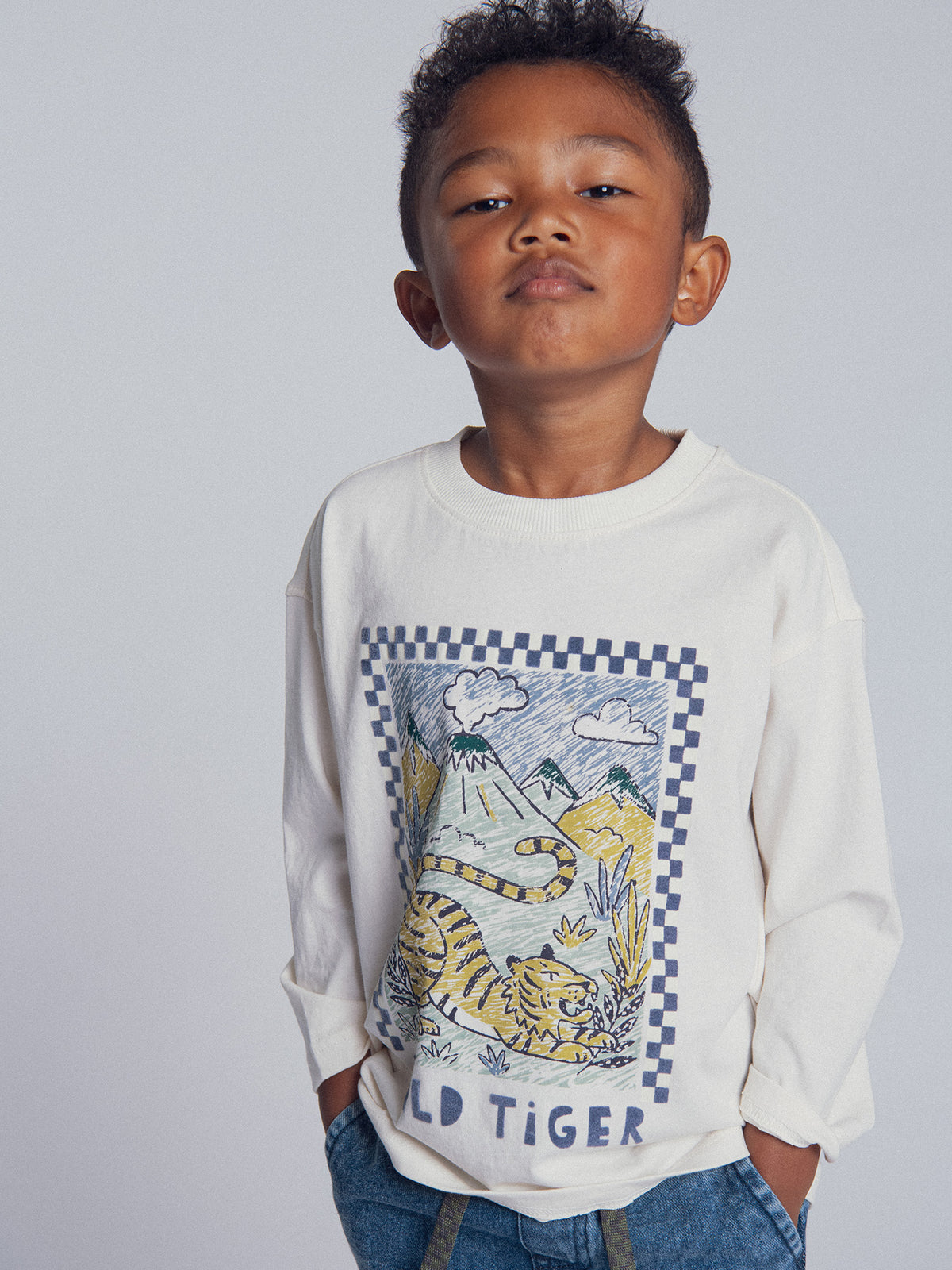 T-shirt ecru de mangas longas com animação de tigre para menino
