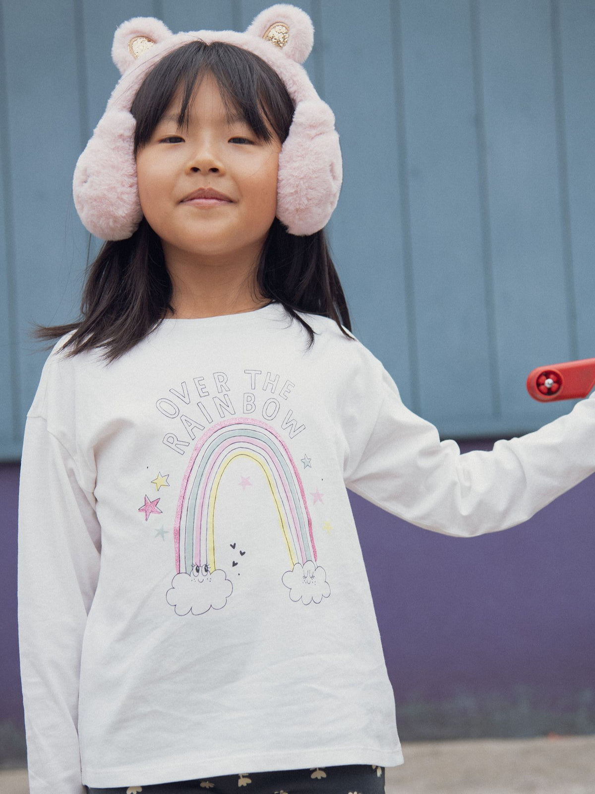 Camiseta de animação de arco-íris em marfim para meninas