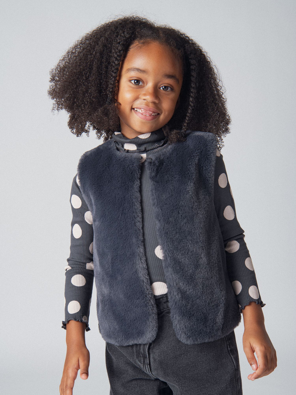 Cardigan cinza escuro sem mangas e reversível em pele sintética para meninas