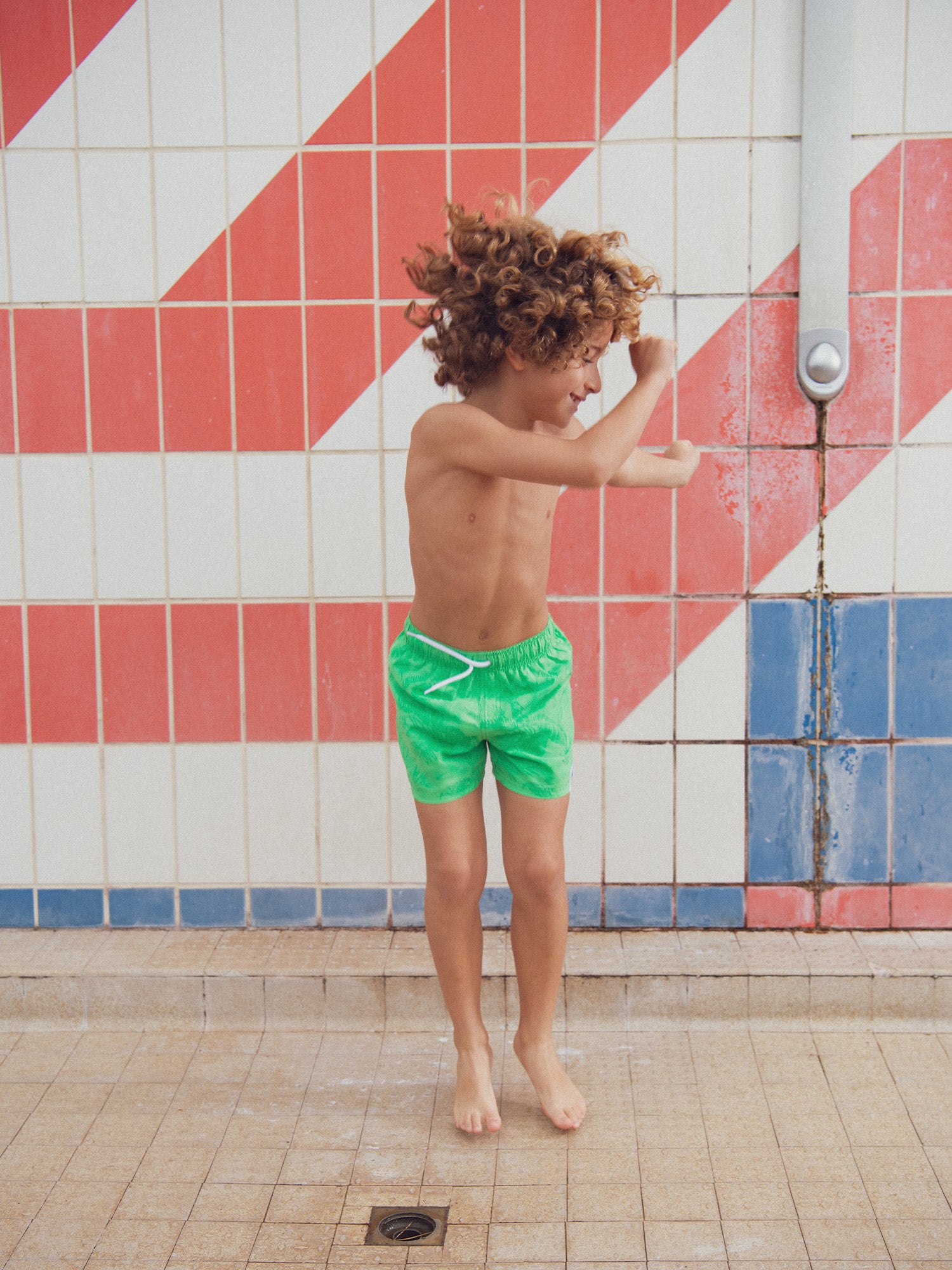 Calções de banho impressos reativos à água para rapazes