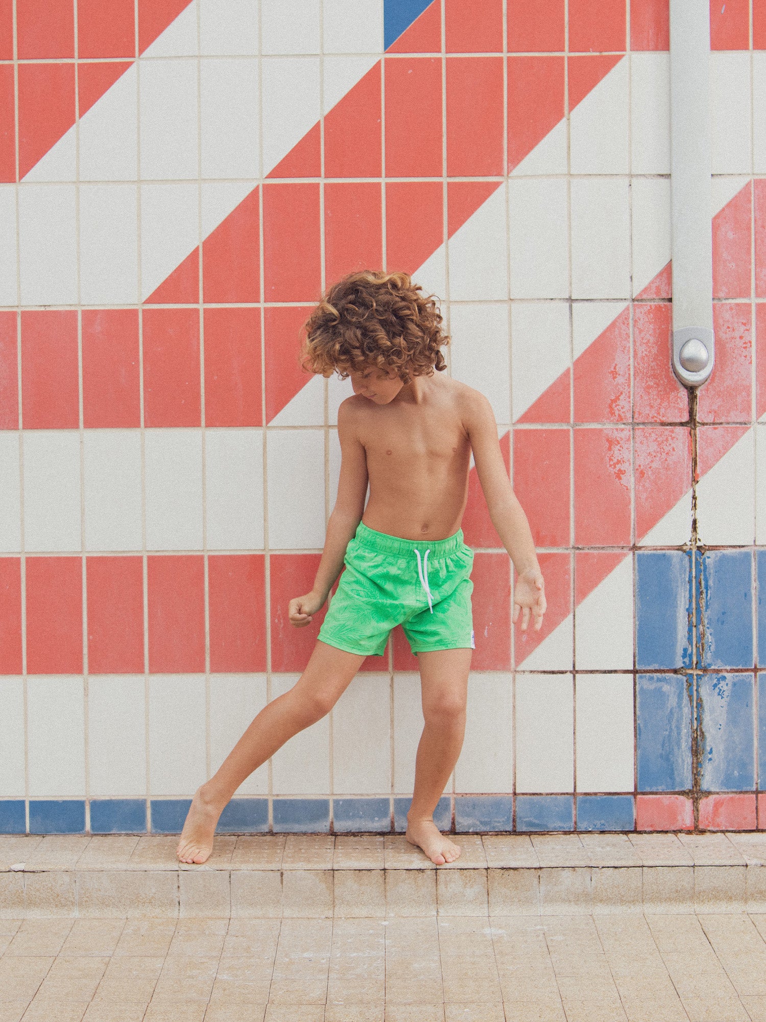 Calções de banho impressos reativos à água para rapazes