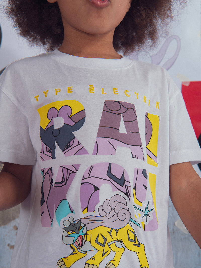 T-shirt branca com animação de Pokémon Raikou