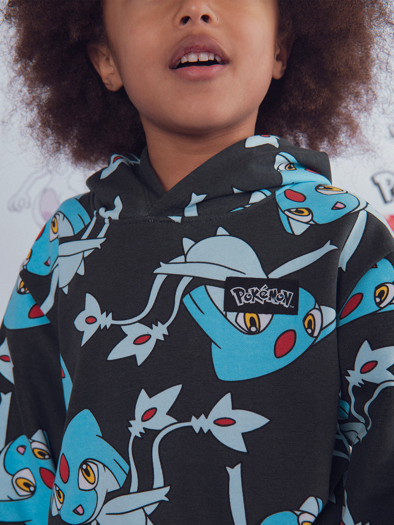 Sweatshirt cinza com estampado de Pokémon Créhelf e Créfadet