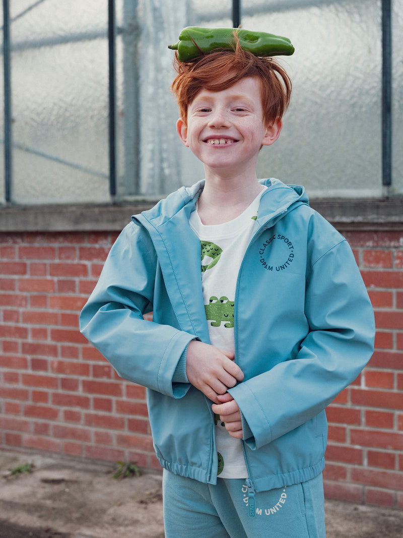 Capa de chuva azul com capuz para menino