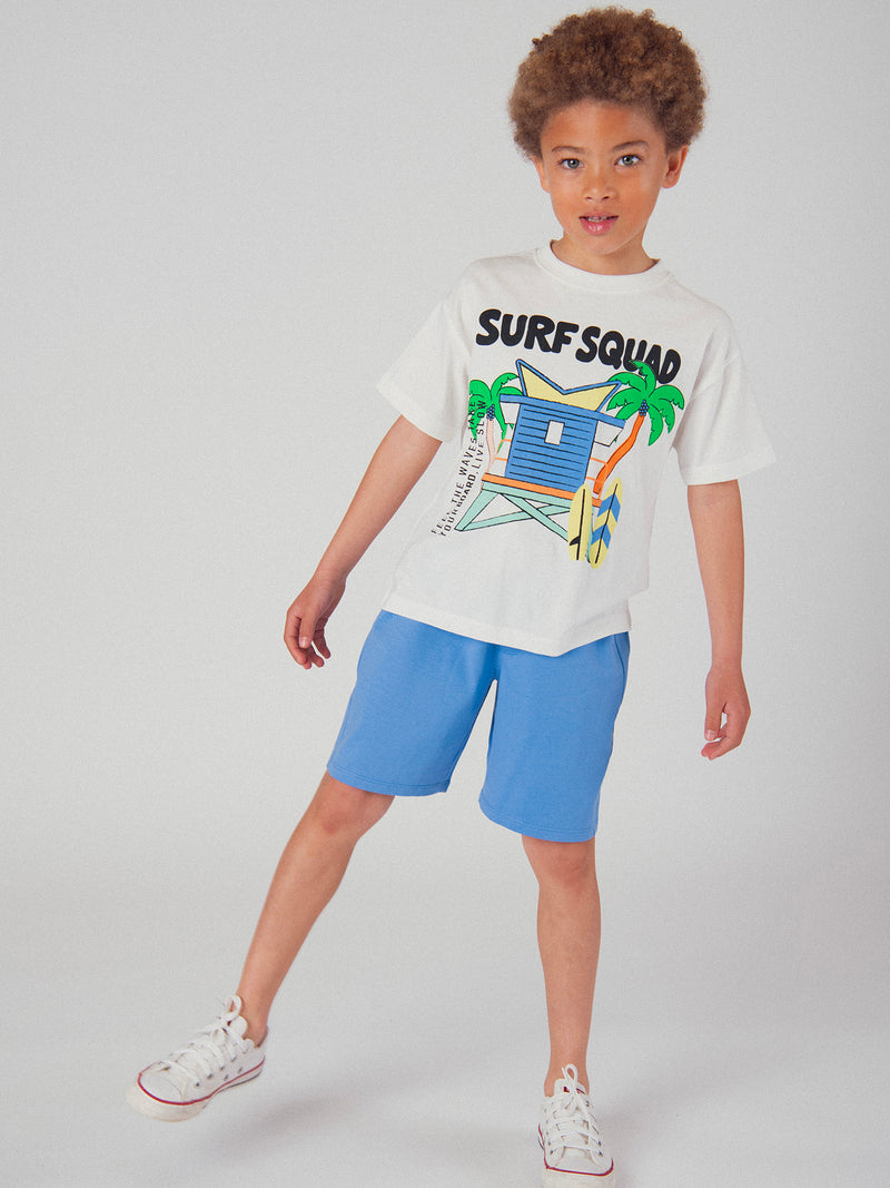 Conjunto de t-shirt écru e calções azuis com animação para menino
