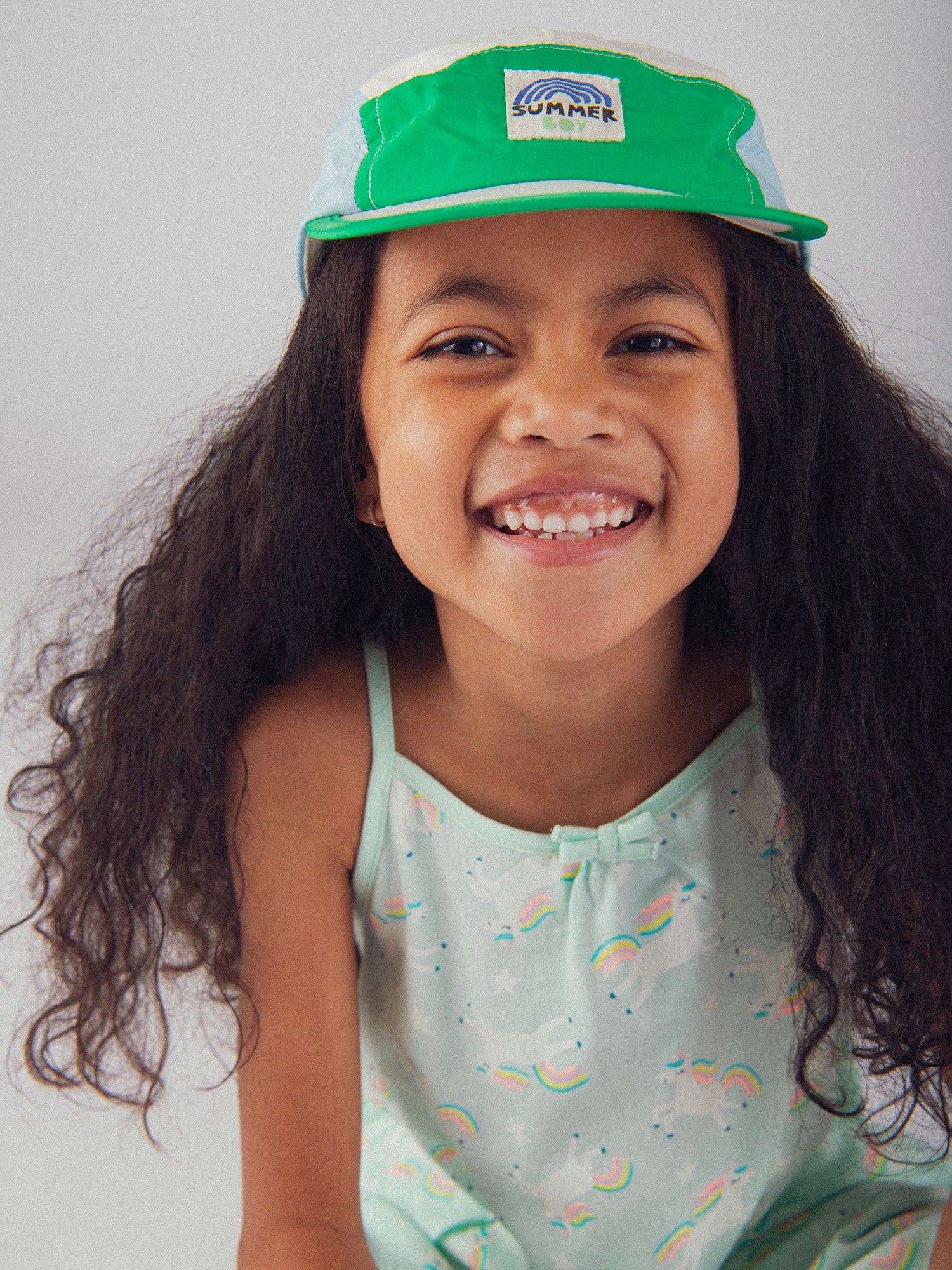 Camisola de noite fosforescente impressa com "Unicórnios Mágicos" para menina