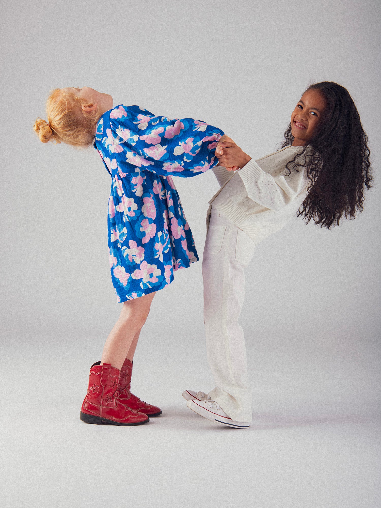 Cardigan blanc cassé ajourée  coeur pour fille