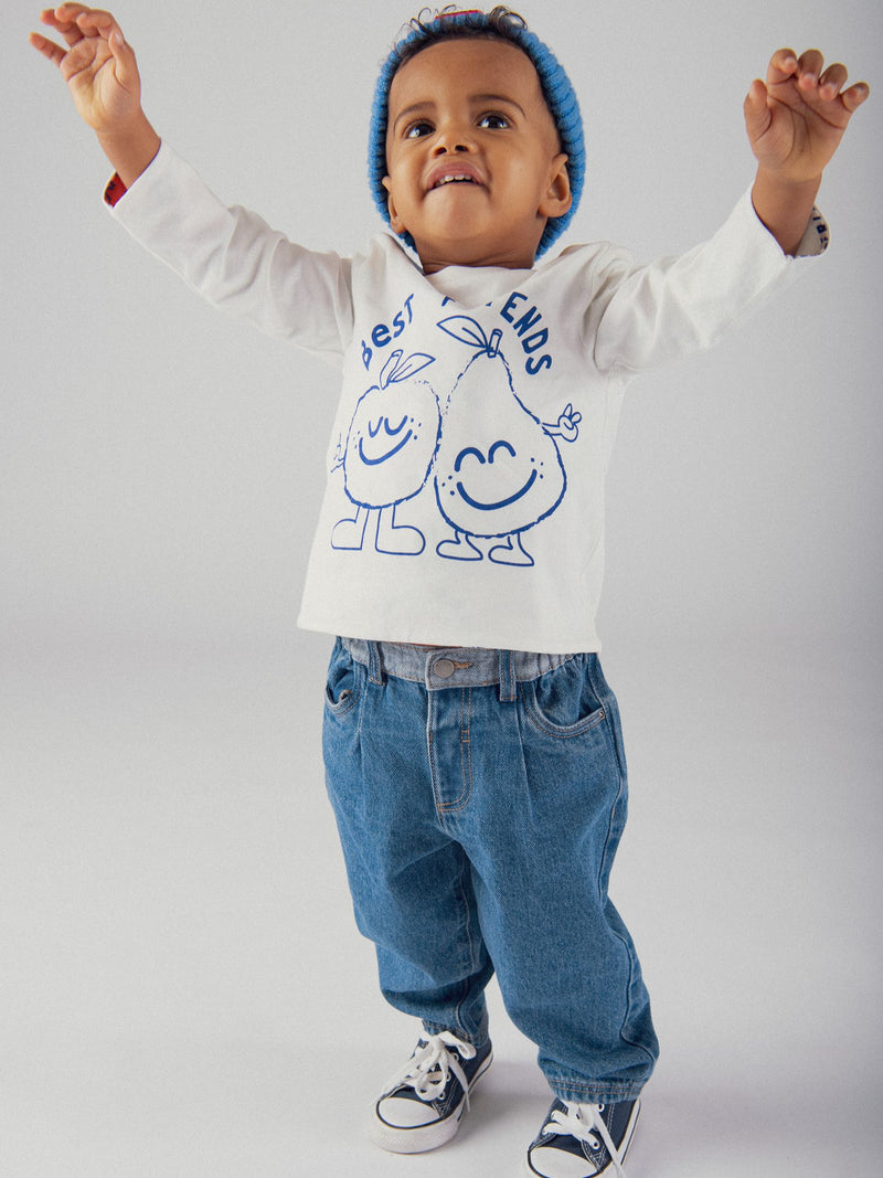 Jeans azul bicolor com motivo de maça para bebé menino