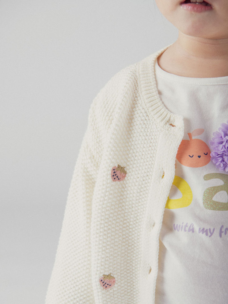 Cardigan em tricô ecru com broderia de morango para bebé menina