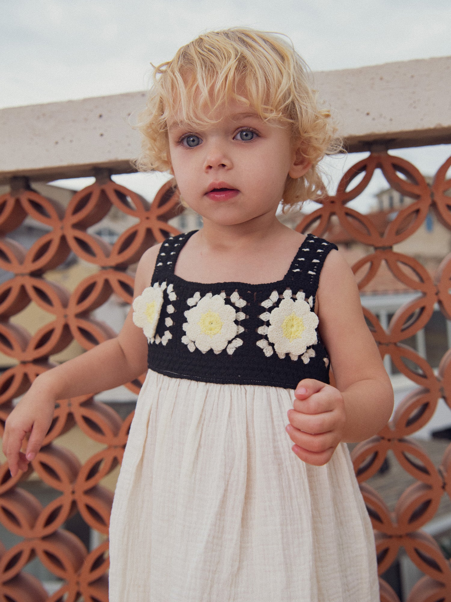 Robe bicolore en crochet pour bébé fille