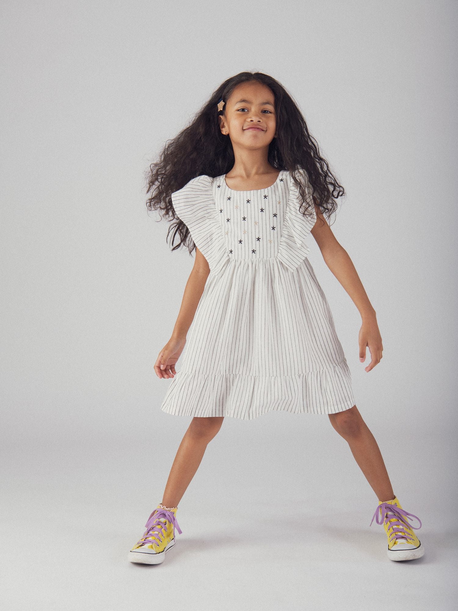 Robe écrue à broderies fleurs pour fille