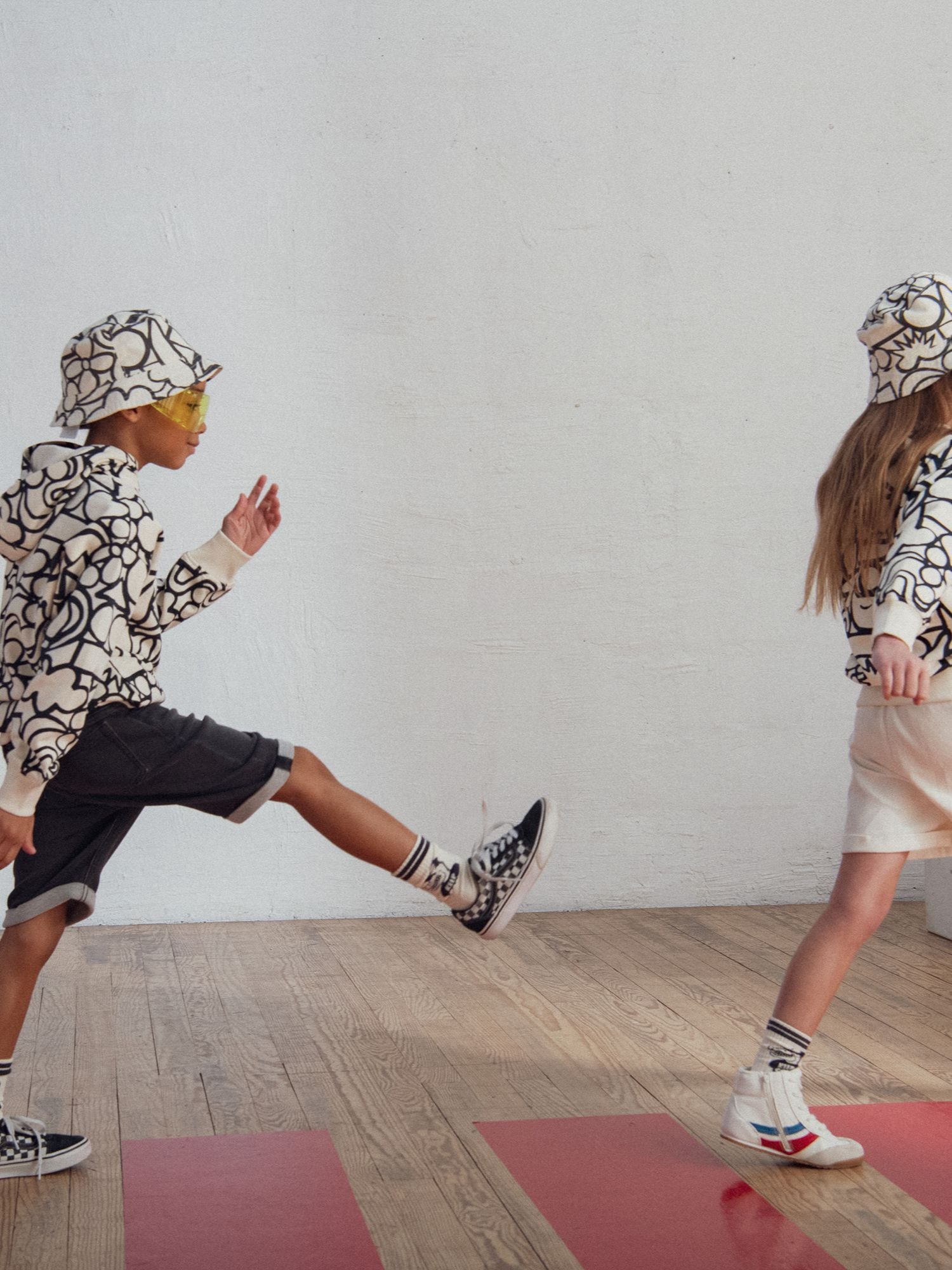 Bermuda en denim gris et porte clefs pour garçon