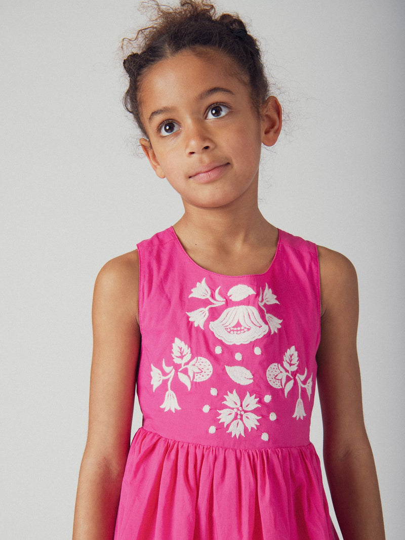 Vestido rosa com bordados florais para meninas