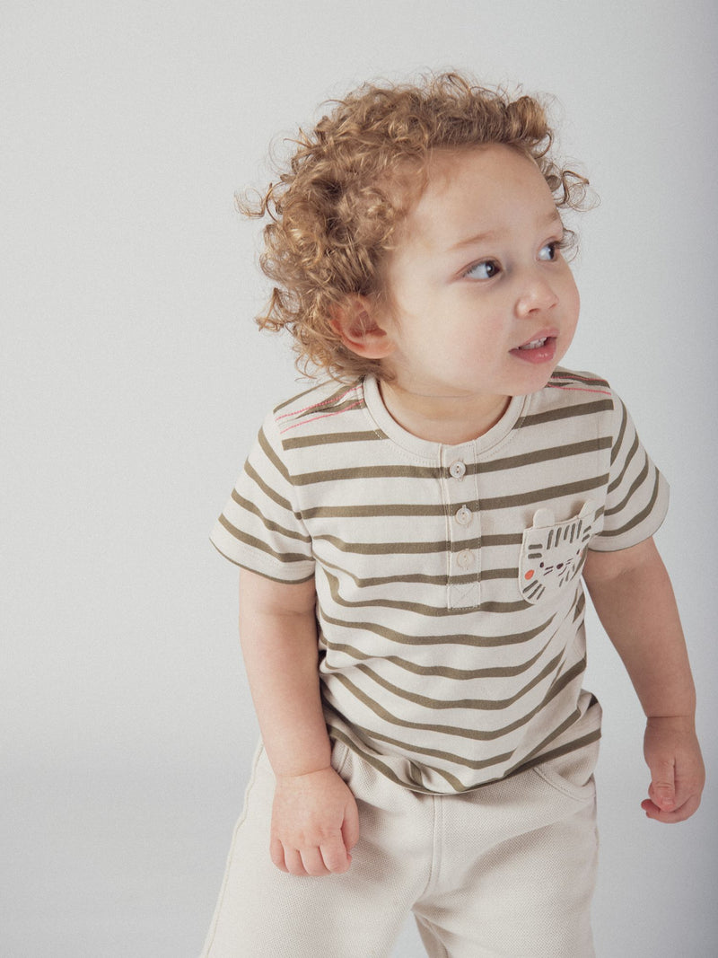 T-shirt riscada bege "Tigre" para menino bebé